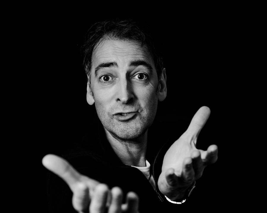 Alistair McGowan to perform at Festival Finale
